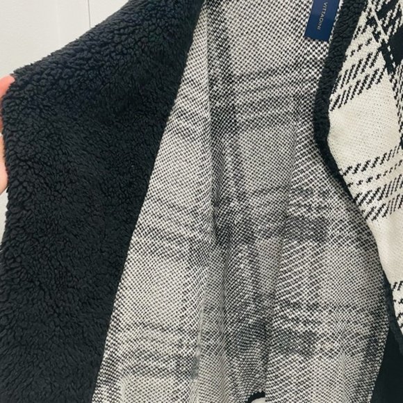 Andrienne Vittadini Black & White Jacket/Cape - Picture 5 of 7